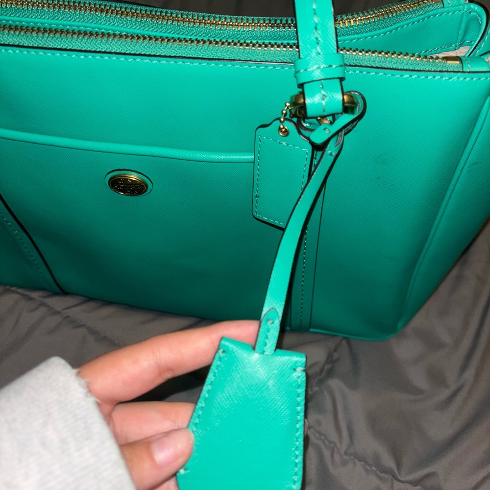 Coach F25669 Peyton leather jordan double zip carryall - Picture 3 of 8